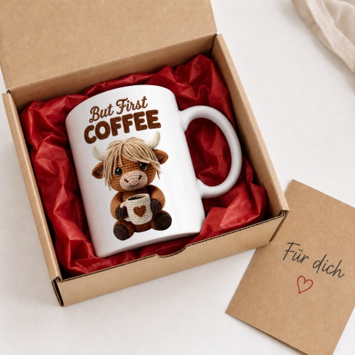 Tasse »But First Coffee« mit Häkel-Kuh-Motiv
