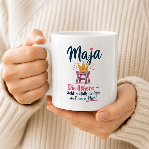 Tasse »Maja – Die Höhere steht notfalls auf einen Stuhl«