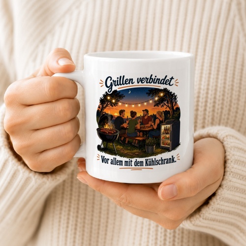 Tasse »Grillen verbindet – Vor allem mit dem Kühlschrank«
