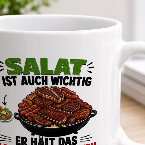 Tasse »Salat ist auch wichtig. Er hält das Fleisch vom Teller fern.«