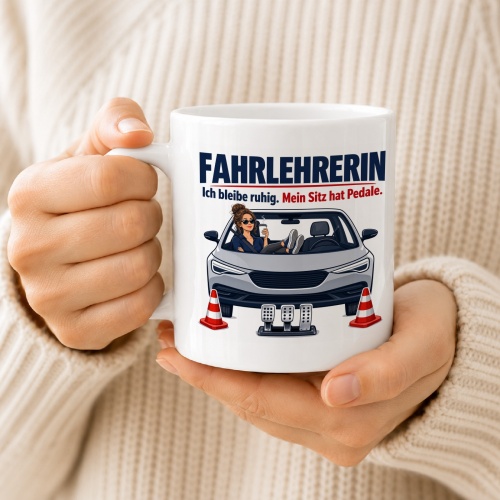 Tasse »Fahrlehrerin Ich bleibe ruhig. Mein Sitz hat Pedale.«