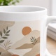 Tasse mit abstrakter Landschaft