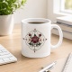 Tasse mit Blumenillustration