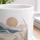 Tasse mit abstraktem Landschaftsmotiv