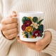 Tasse mit Blumenillustration