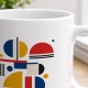 Tasse mit geometrischem Muster