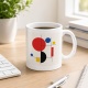 Tasse mit abstraktem Geometrie-Motiv