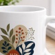 Tasse mit botanischer Blätterillustration