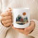 Tasse mit Waldhaus-Motiv
