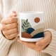 Tasse mit abstraktem Landschaftsmotiv