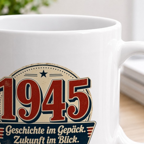 Tasse »1945 Geschichte im Gepäck. Zukunft im Blick.«