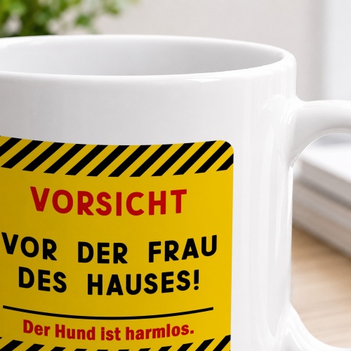 Tasse »VORSICHT vor der Frau des Hauses!«