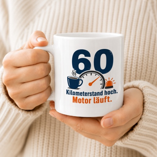 Tasse »60 Kilometerstand hoch. Motor läuft.«