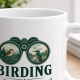 Tasse »Birding Die Welt sieht besser aus durchs Fernglas.«