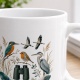 Tasse mit Vogelbeobachtungsmotiv