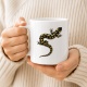Tasse mit Salamander-Motiv