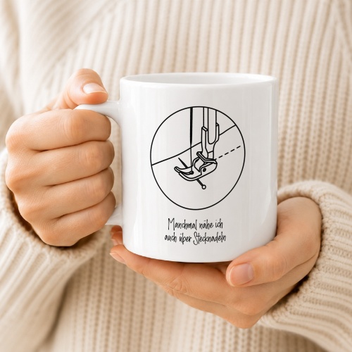 Tasse »Manchmal nähe ich auch über Stecknadeln«