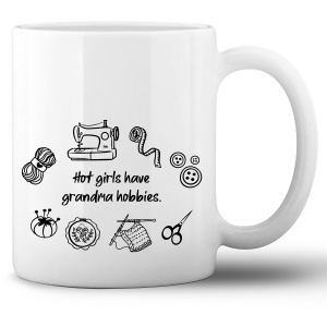 Tasse »Hot girls have grandma hobbies«