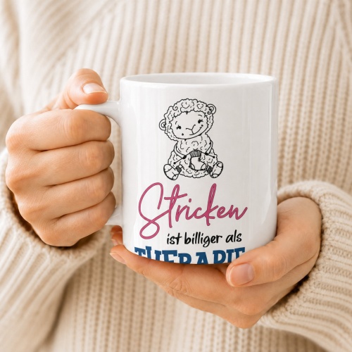 Tasse »Stricken ist billiger als Therapie«